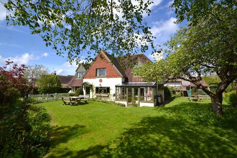 Central Amberley, West Sussex, BN18 4 bed detached house for sale