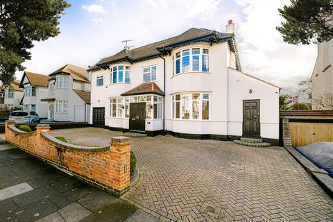 6 bedroom detached house for sale