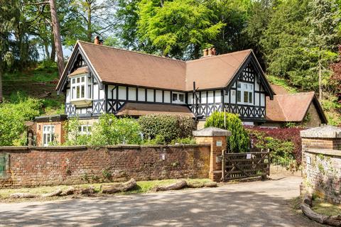 Hambledon Road, Busbridge, Godalming... 3 bed semi