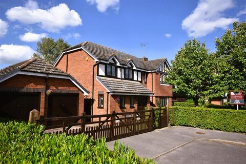 Poplar Close, Sutton
