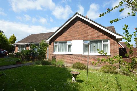 APPLEY & PUCKPOOL 3 bed detached bungalow for sale