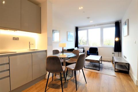 Pinnacle House, Kings Langley WD4 1 bed flat for sale