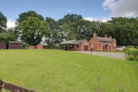 Sandy Lane, Market Drayton TF9 4 bed detached house for sale