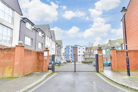 Pier Road, Littlehampton, West Sussex 3 bed townhouse for sale