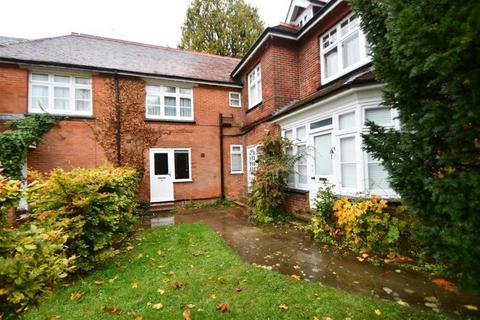 46 Busbridge Lane, Godalming GU7 1 bed maisonette for sale