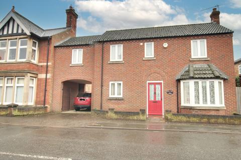 London Road, Chatteris 3 bed link detached house for sale