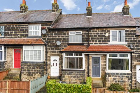 Wentworth Terrace, Leeds LS19 2 bed terraced house for sale