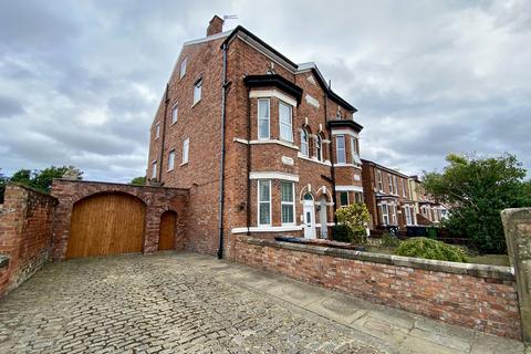 11 bedroom semi-detached house for sale