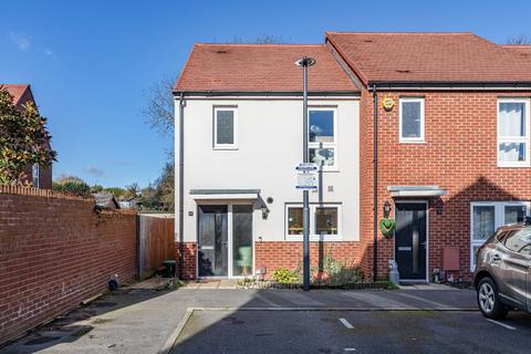 Hawker Drive, Surrey KT15 2 bed end of terrace house for sale