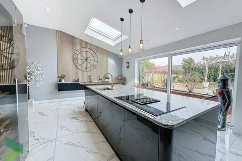Sunnyhurst Lane, Darwen 4 bed semi