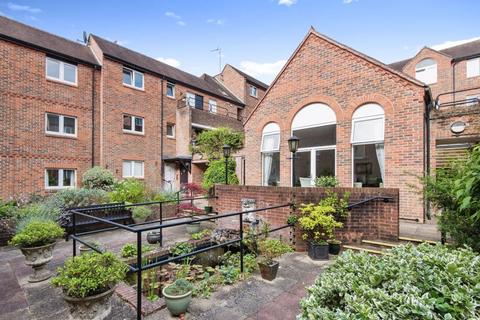 St. Swithun Street, Winchester SO23 2 bed flat for sale