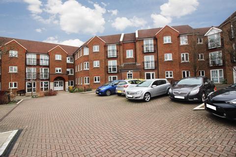 Meadow Court, East Grinstead RH19 1 bed apartment for sale