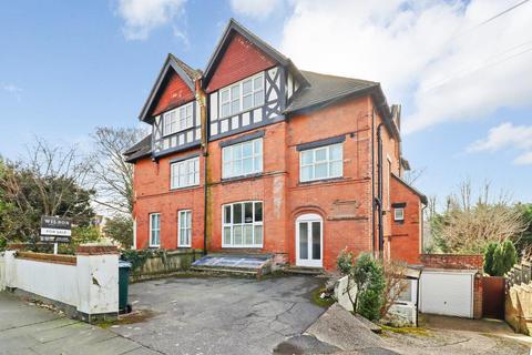 Castle Avenue, Dover, Kent, CT16 1HA 1 bed flat for sale