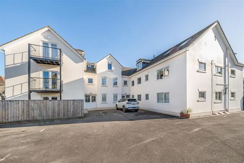 Victoria Avenue, Swanage BH19 3 bed flat for sale