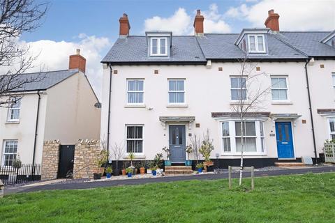 4 bedroom semi-detached house for sale