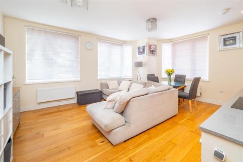 Sutton Court Road, Sutton 2 bed apartment for sale