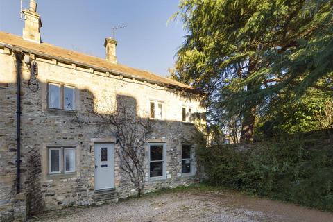 7, Easby Court, Richmond DL10 3 bed character property for sale