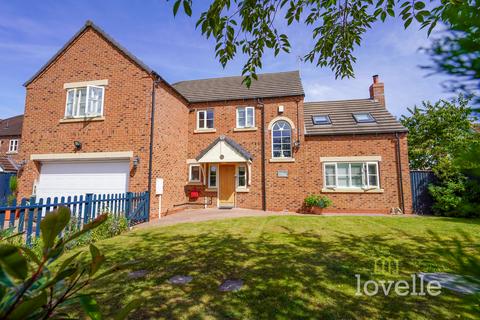 5 bedroom detached house for sale