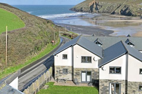 Sea Salt, Mawgan Porth, TR8 2 bed house for sale