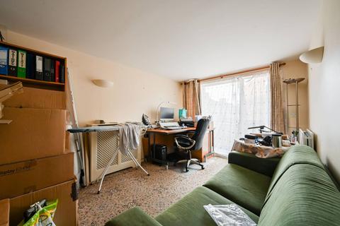 GASCOIGNE CLOSE, Tottenham, London, N17 2 bed flat for sale