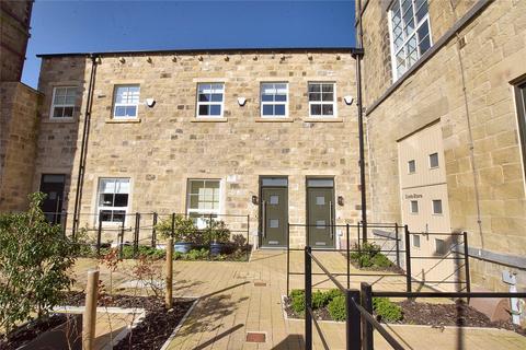 Stonebridge Vale, Leeds, West Yorkshire 3 bed terraced house for sale