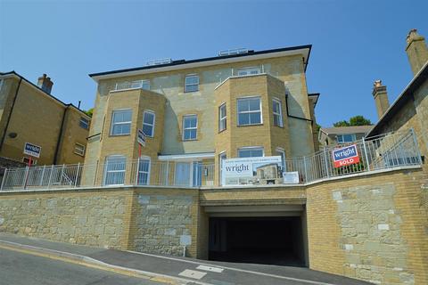 SHORT WALK TO BEACH * VENTNOR 2 bed flat for sale