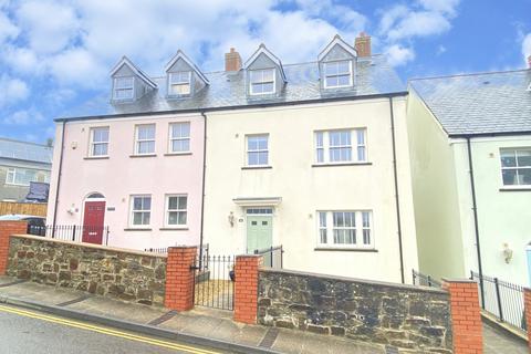 5 bedroom semi-detached house for sale