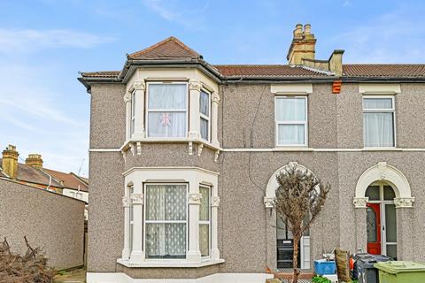 Kenilworth Gardens, Seven Kings, IG3 8DU 4 bed end of terrace house for sale