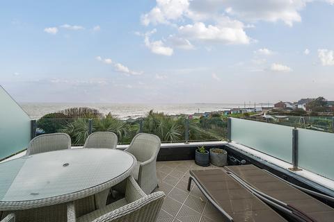 Green Lane, Walton on the Naze, Essex 4 bed end of terrace house for sale