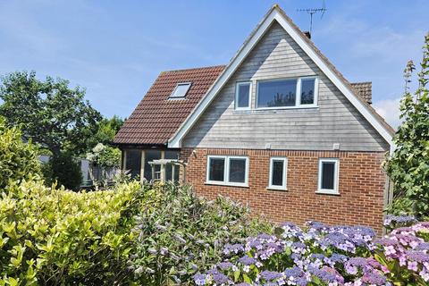 Short Road, Hill Head, Fareham, PO14 3 bed semi