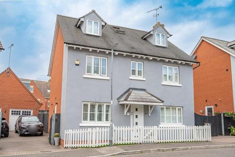 5 bedroom detached house for sale