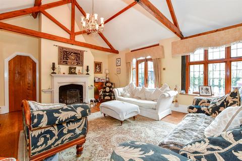 Plumtree Road, Headcorn, Ashford, Kent 4 bed detached bungalow for sale