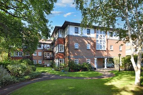 Madeira Road, West Byfleet, KT14 2 bed apartment for sale