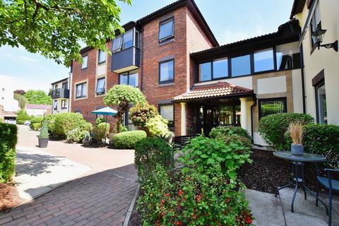 Mere Court, Knutsford WA16 2 bed apartment for sale