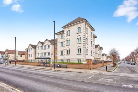 Parkland Grove, Ashford TW15 1 bed flat for sale