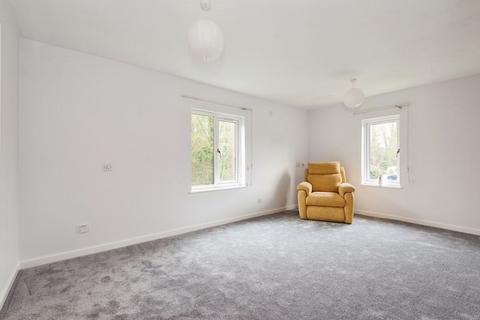 Belmont Road, Leatherhead KT22 2 bed flat for sale