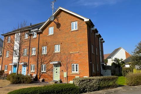 Marsh Way, Camber TN31 2 bed maisonette for sale