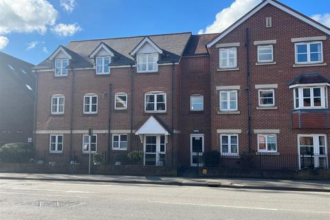 Archers Court, Salisbury 2 bed flat for sale