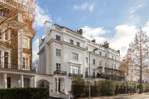 Onslow Square, South Kensington... 3 bed apartment for sale