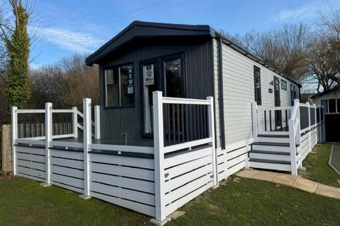 Solent Breezes Holiday Park... 2 bed static caravan for sale