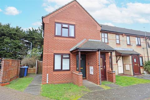 The Croft, Lowestoft, NR32 1 bed flat for sale