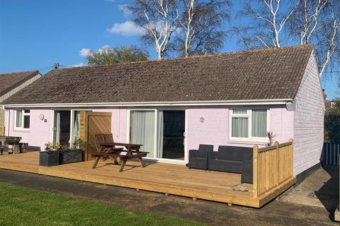 SALTERNS BEACH BUNGALOWS, SEAVIEW 2 bed semi