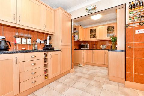 Grand Avenue, Littlehampton, West Sussex 4 bed chalet for sale