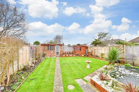 Grand Avenue, Littlehampton, West Sussex 4 bed chalet for sale
