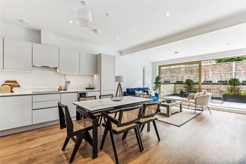 Garratt Lane, SW17 3 bed apartment for sale