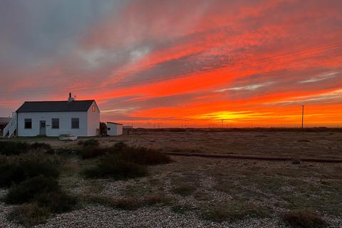 Dungeness, Kent TN29 9NE 2 bed cottage for sale