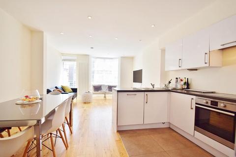 The Broadway, Mill Hill 3 bed duplex for sale