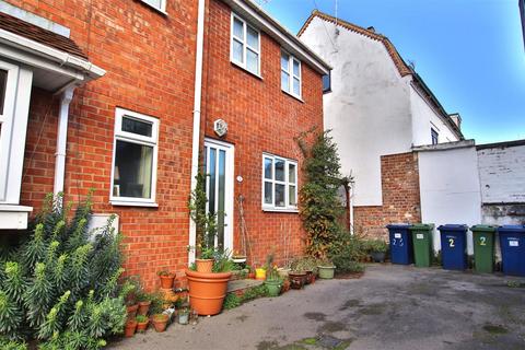 Stokes Court Oldbury Road, Tewkesbury 2 bed semi