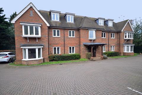 Cadogan Court, 100 Portsmouth Road... 2 bed apartment for sale