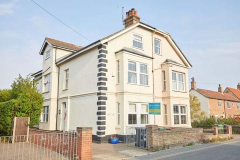 5 bedroom semi-detached house for sale